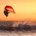 Deski windsurfingowe – o czym powinieneś wiedzieć przed zakupem?